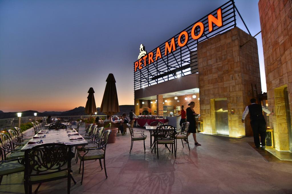 Petra Moon Hotel วาดี มูซา ภายนอก รูปภาพ